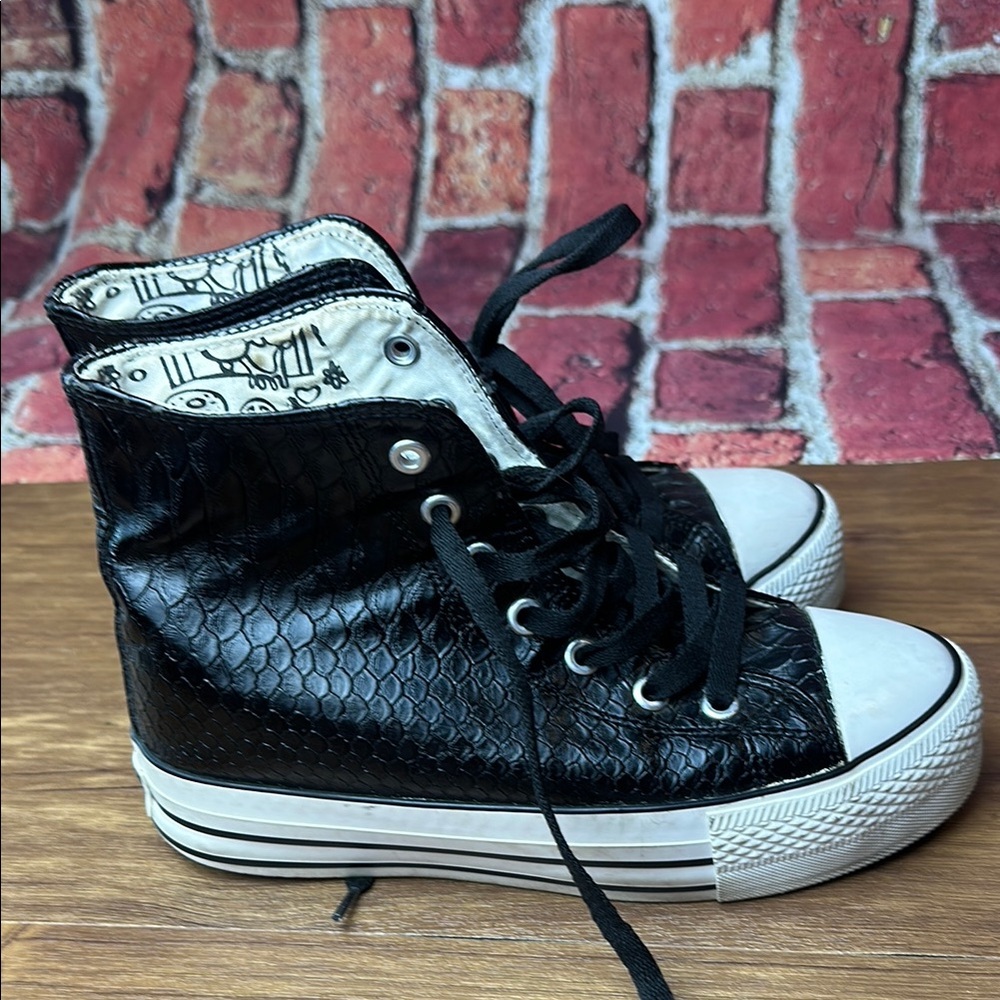 iiJin Faux Matt Croco Embossed High Top platform insole size 6